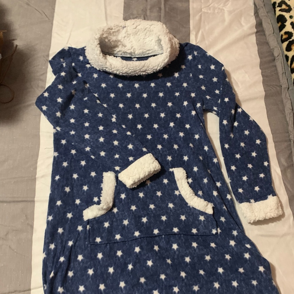 Cozy warm night gown with front pocket size S